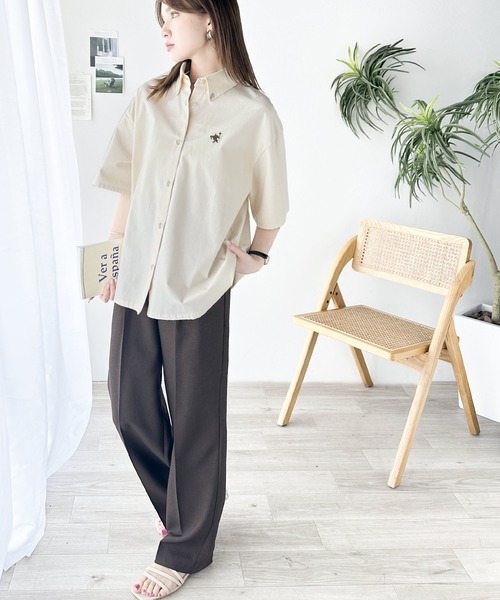 Java（ジャバ）の「《JaVa ジャバコラボ》トラッドテイストをポップにアップデート。胸刺繍ボタンダウンシャツ（シャツ/ブラウス・レディース・ブラック系その他/オフホワイト/ブルー/ベージュ・LARGE/MEDIUM/SMALL/X-LARGE）」の9枚目の写真