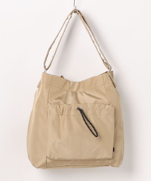 and it_（アンドイット）の「Legato Largo ドロストバック A4ショルダー（ショルダーバッグ・レディース・ベージュ/アイボリー/ブラック/グレー・FREE）」の4枚目の写真