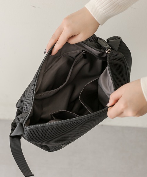 ear PAPILLONNER ブラックメッシュショルダーバッグ ear PAPILLONNER ショルダーバッグ バッグ メッシュクロス