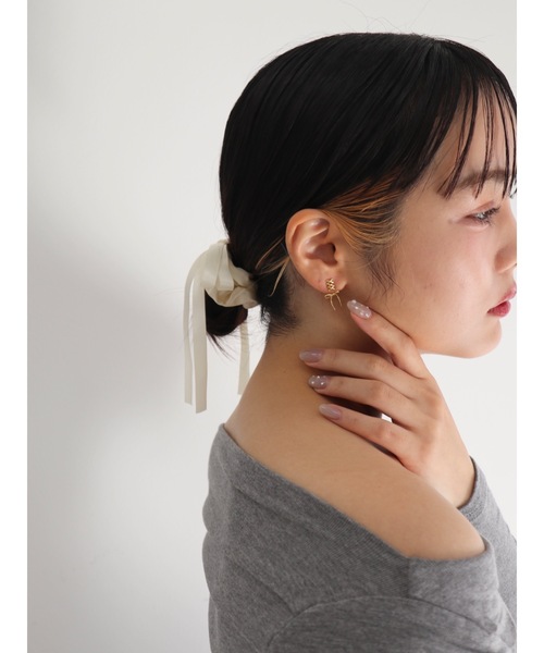 JUMELLE（ジュメロ）の「ribbon laceup pierce（ピアス（両耳用）・レディース・シルバー/ゴールド・FREE）」の18枚目の写真