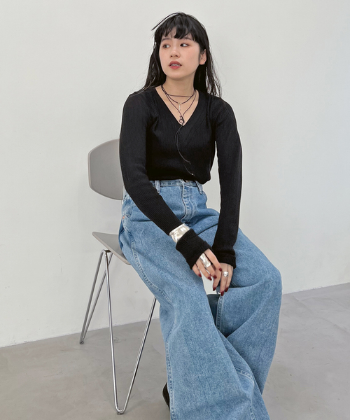 AP STUDIO（エーピーストゥディオ）の「【CAROUSELAMBRA】ルーズロングスリーブVネックティーシャツ（Tシャツ/カットソー・レディース・ホワイト/カーキ/ブラック・FREE）」の4枚目の写真