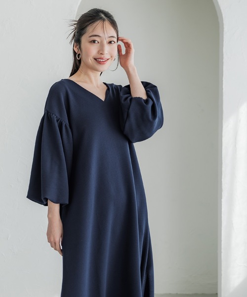 coca（coca）（コカ）の「エンボスVネックぽわん袖ワンピース（ワンピース・レディース・ブラック/ライトグレー/ネイビー・L/M/S）」の15枚目の写真