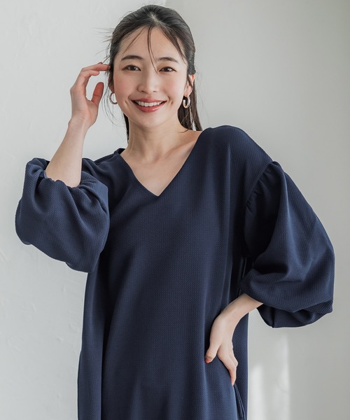 coca（coca）（コカ）の「エンボスVネックぽわん袖ワンピース（ワンピース・レディース・ブラック/ライトグレー/ネイビー・L/M/S）」の17枚目の写真