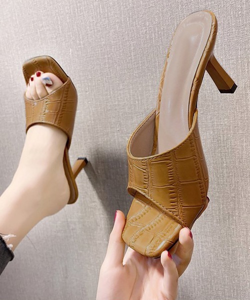 IRADOWL（アイラドール）の「型押しミュールサンダル（サンダル・レディース・ブラック/イエロー/ホワイト・LARGE/MEDIUM/SMALL）」の5枚目の写真