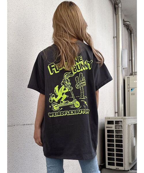 GYDA(ジェイダ)の「FLEX ZONE BUNNYポケットBIG Tシャツ(Tシャツ/カットソー・レディース・ライム/チャコールグレー/オフホワイト・FREE)」の2枚目の写真