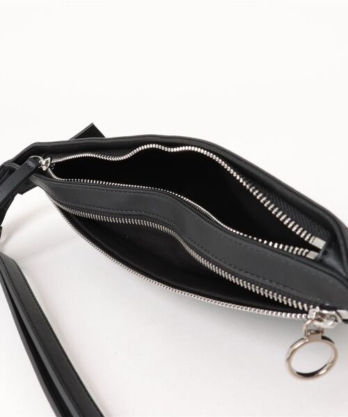 A.P.C.（アーペーセー）の「NINO ミディアムベルトバッグ