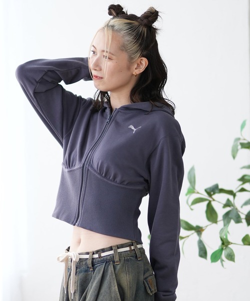 PUMA(プーマ)の「PUMA/プーマ クロップド丈ジップアップパーカー 629099(パーカー・レディース・オフホワイト/ダークグレー・M)」の10枚目の写真