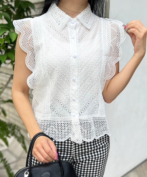 MODE ROBE（モードローブ）の「レースフリルノースリーブブラウス（Tシャツ/カットソー・レディース・ホワイト/ブラック/ブルー・FREE）」の2枚目の写真