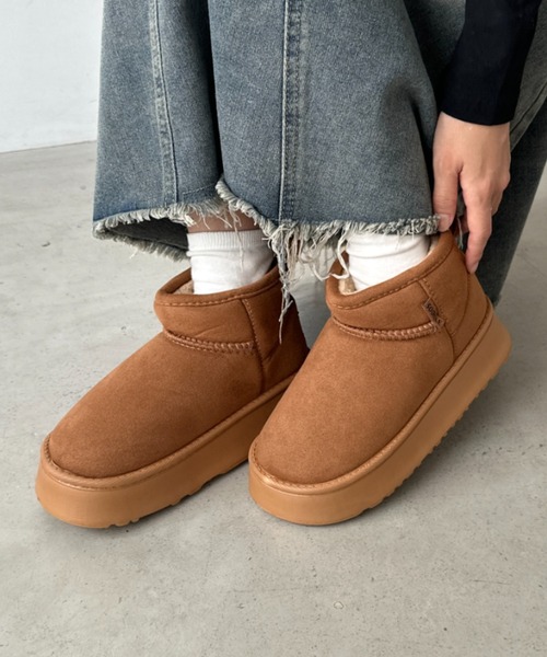 CLEA（クレア）の「厚底ショートムートンブーツ（ブーツ・レディース・キャメル/ピンク/アイボリー/ブラック・23.5cm/24.5cm）」の3枚目の写真