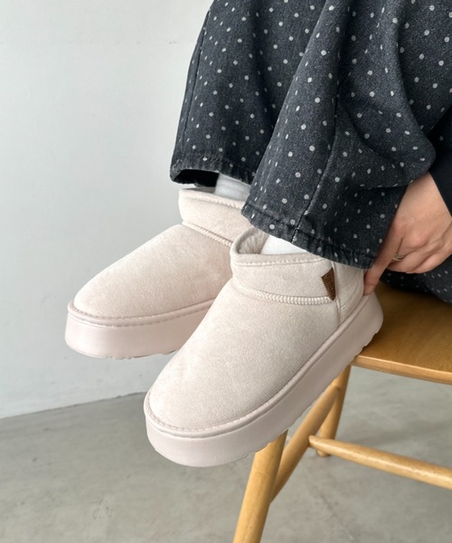 CLEA（クレア）の「厚底ショートムートンブーツ（ブーツ・レディース・キャメル/ピンク/アイボリー/ブラック・23.5cm/24.5cm）」の2枚目の写真