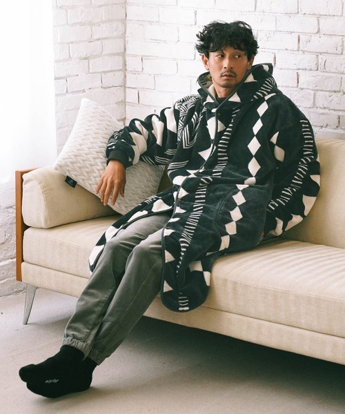 BAYFLOW（ベイフロー）の「[今年は袖リブ仕様で登場!]BF着るブランケット24AW（ブランケット・レディース・ブルー/ネイビー/ベージュ/チャコール・00）」の2枚目の写真