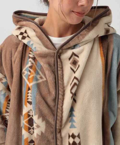 BAYFLOW（ベイフロー）の「[今年は袖リブ仕様で登場!]BF着るブランケット24AW（ブランケット・レディース・ブルー/ネイビー/ベージュ/チャコール・00）」の20枚目の写真