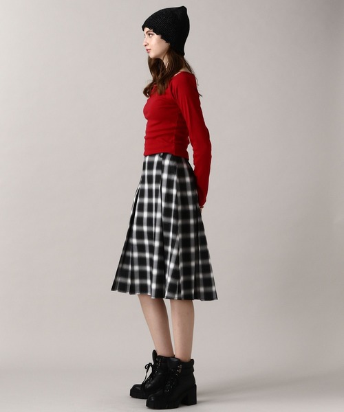 FOREVER 21(フォーエバー トゥエンティーワン)の「【2024FW】ボートネックTシャツ(Tシャツ/カットソー・レディース・オフホワイト/グレー/ブラック/その他/レッド・SMALL/MEDIUM)」の22枚目の写真