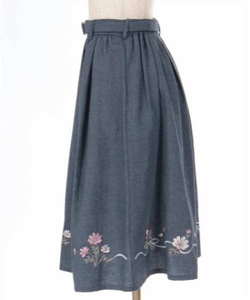 axes femme（アクシーズファム）の「コスモス刺繍デニムスカート（スカート・レディース・ブラック/インディゴブルー・FREE）」の16枚目の写真