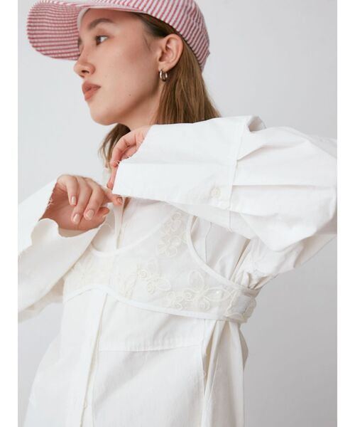 Ungrid（アングリッド）の「カットオフビッグシルエットシャツ（シャツ/ブラウス・レディース・グリーン系その他/ネイビー/オフホワイト・FREE）」の9枚目の写真