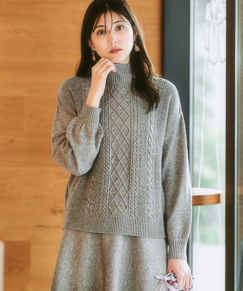 グレー ハイネック 編み込みセーター フロントケーブル編みハイネックニット（毛玉になりにくい・タンブル