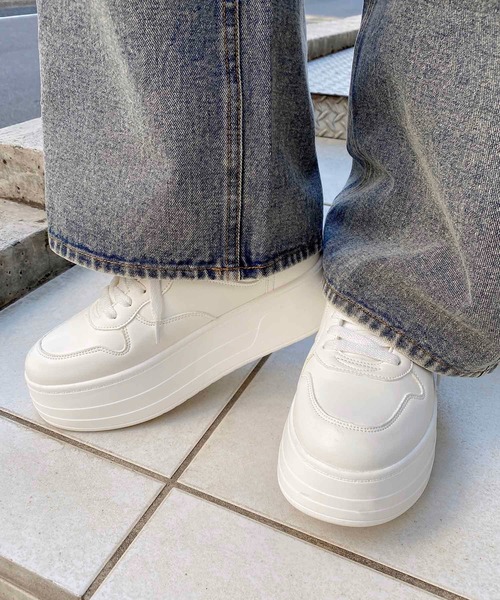 INGNI（イング）の「ボリュームコートスニーカー（スニーカー・レディース・オフホワイト/ベージュ/ブラック・L/M）」の4枚目の写真