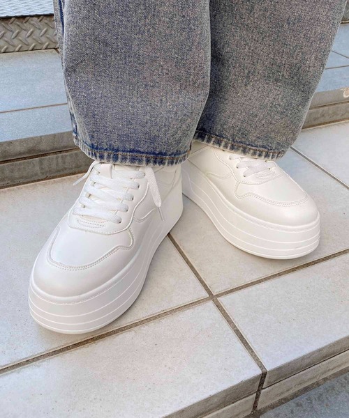 INGNI（イング）の「ボリュームコートスニーカー（スニーカー・レディース・オフホワイト/ベージュ/ブラック・L/M）」の5枚目の写真