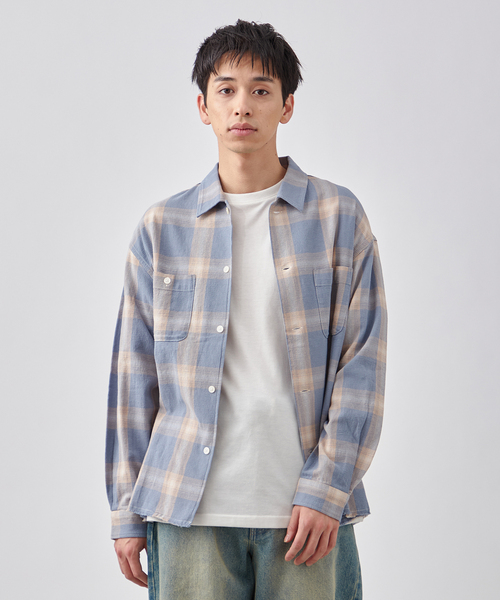 B.C STOCK（ベーセーストック）の「ダメージ加工 オンブレチェックシャツ（シャツ/ブラウス・メンズ・ホワイト/ブルー系その他/チャコールグレー・MEDIUM/LARGE）」の3枚目の写真