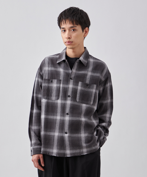 B.C STOCK（ベーセーストック）の「ダメージ加工 オンブレチェックシャツ（シャツ/ブラウス・メンズ・ホワイト/ブルー系その他/チャコールグレー・MEDIUM/LARGE）」の17枚目の写真