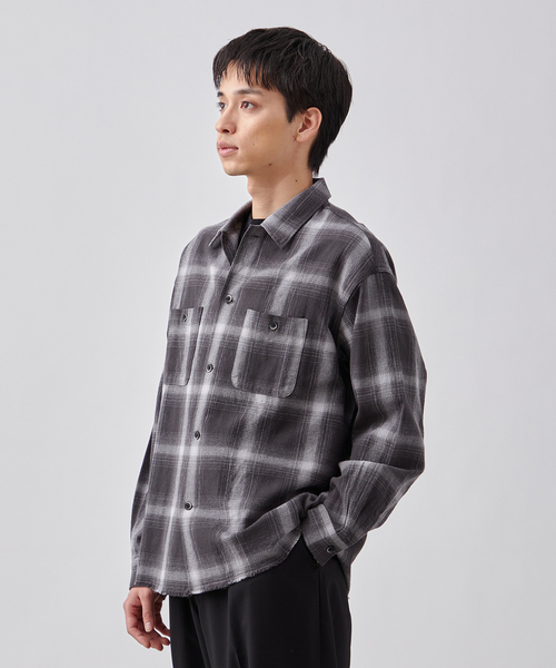 B.C STOCK（ベーセーストック）の「ダメージ加工 オンブレチェックシャツ（シャツ/ブラウス・メンズ・ホワイト/ブルー系その他/チャコールグレー・MEDIUM/LARGE）」の16枚目の写真