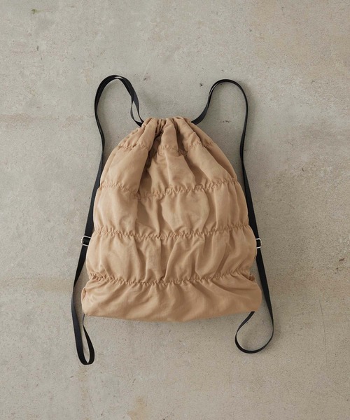 EFOLE（エフォル）の「Shirring nylon backpack / シャーリング ナイロンリュック（バックパック/リュック・レディース・ベージュ/ブラック・FREE）」の3枚目の写真