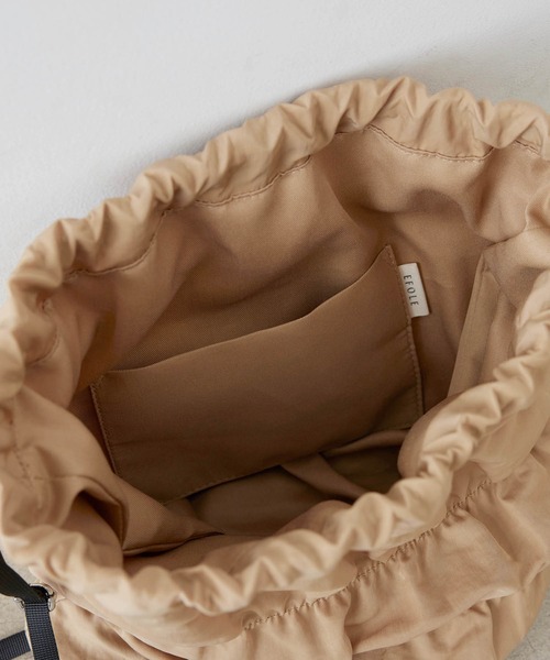 EFOLE（エフォル）の「Shirring nylon backpack / シャーリング ナイロンリュック（バックパック/リュック・レディース・ベージュ/ブラック・FREE）」の7枚目の写真