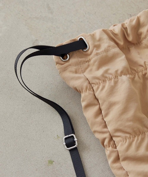 EFOLE（エフォル）の「Shirring nylon backpack / シャーリング ナイロンリュック（バックパック/リュック・レディース・ベージュ/ブラック・FREE）」の8枚目の写真