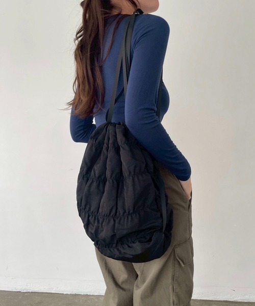 EFOLE（エフォル）の「Shirring nylon backpack / シャーリング ナイロンリュック（バックパック/リュック・レディース・ベージュ/ブラック・FREE）」の12枚目の写真
