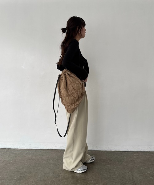 EFOLE（エフォル）の「Shirring nylon backpack / シャーリング ナイロンリュック（バックパック/リュック・レディース・ベージュ/ブラック・FREE）」の17枚目の写真