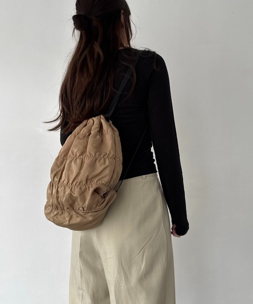 EFOLE（エフォル）の「Shirring nylon backpack / シャーリング ナイロンリュック（バックパック/リュック・レディース・ベージュ/ブラック・FREE）」の15枚目の写真