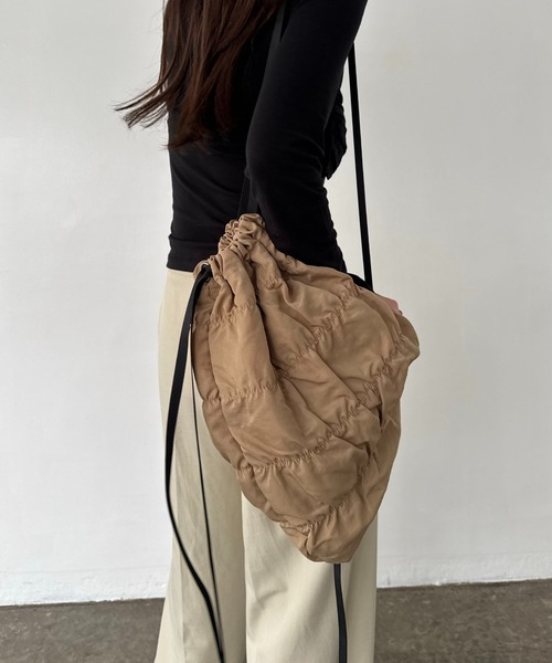 EFOLE（エフォル）の「Shirring nylon backpack / シャーリング ナイロンリュック（バックパック/リュック・レディース・ベージュ/ブラック・FREE）」の16枚目の写真