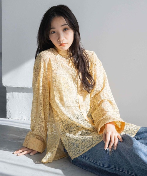 LOWRYS FARM(ローリーズファーム)の「バンドカラーレースシャツ 287351(シャツ/ブラウス・レディース・イエロー/ネイビー/オフホワイト・FREE)」の3枚目の写真