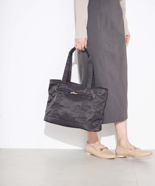 a.v.v(アーヴェヴェ)の「【A4サイズ対応】ナイロントート(トートバッグ・レディース・ベージュ/チャコールグレー・38)」の15枚目の写真