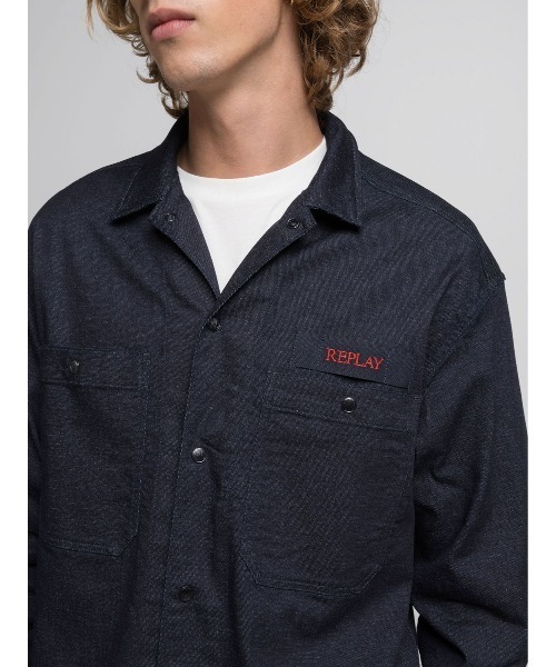REPLAY（リプレイ）の「リラックスフィット レタリングデニムシャツ（シャツ/ブラウス・メンズ・ダークブルー・X-LARGE/LARGE/MEDIUM/SMALL）」の2枚目の写真