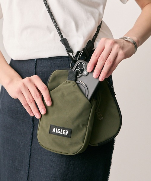 AIGLE(エーグル)の「撥水 ミニショルダーポーチ サブポーチ付属 / サコッシュ(ショルダーバッグ・レディース・モスグリーン/ブラック・FREE)」の1枚目の写真