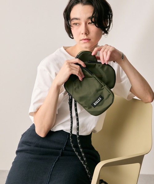AIGLE(エーグル)の「撥水 ミニショルダーポーチ サブポーチ付属 / サコッシュ(ショルダーバッグ・レディース・モスグリーン/ブラック・FREE)」の11枚目の写真