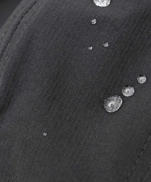 UNIVERSAL OVERALL(ユニバーサルオーバーオール)の「非フッ素撥水加工 ストレッチナイロン 2WAY サンシェード付き ビッグバイザー ジェットキャップ(キャップ・メンズ・ブラック・FREE)」の21枚目の写真