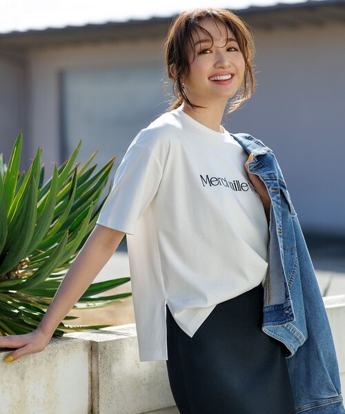 UNFILO(アンフィーロ)の「BEAUTY FORM-Tコットン ロゴ半袖T(Tシャツ/カットソー・レディース・ネイビー系1/ホワイト系1/グレー系1/ライトグレー系1/ベージュ系1/ピンク系1/ホワイト系2/ダークブラウン系1/ピンク系2/グレー系3・XX-LARGE/X-LARGE)」の1枚目の写真