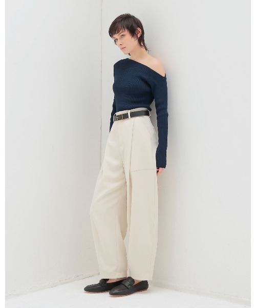 DRESSLAVE（ドレスレイブ）の「asymmetric off-shoulder pull(アシンメトリーオフショルダープルオーバー)（ニット/セーター・レディース・ネイビー/ホワイト・38）」の9枚目の写真
