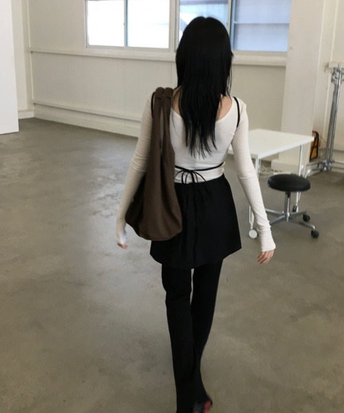 VIVID LADY(ビビッドレディー)の「キャミワンピース レイヤードワンピース プリーツ ミニ 紐付き(ワンピース・レディース・ブラック/チャコールグレー・FREE)」の3枚目の写真