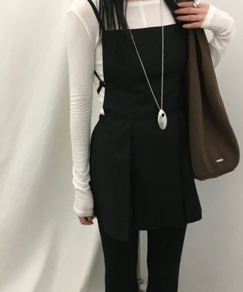 VIVID LADY(ビビッドレディー)の「キャミワンピース レイヤードワンピース プリーツ ミニ 紐付き(ワンピース・レディース・ブラック/チャコールグレー・FREE)」の6枚目の写真