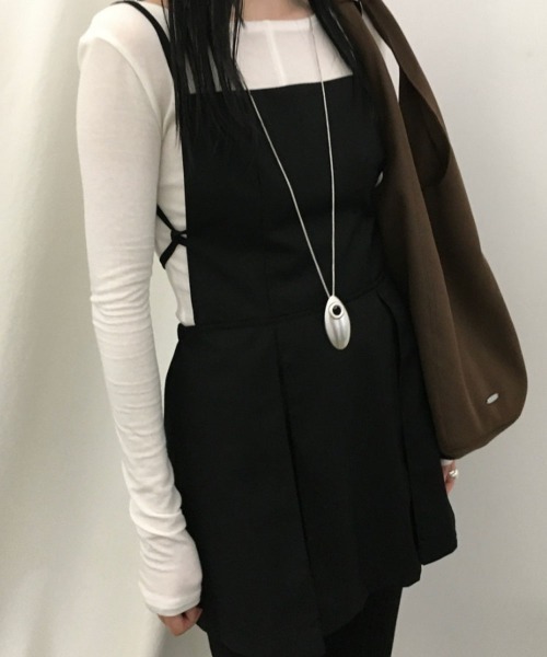 VIVID LADY(ビビッドレディー)の「キャミワンピース レイヤードワンピース プリーツ ミニ 紐付き(ワンピース・レディース・ブラック/チャコールグレー・FREE)」の7枚目の写真