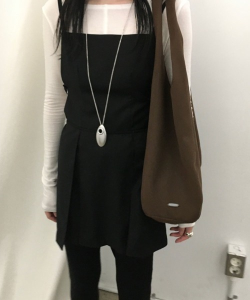 VIVID LADY(ビビッドレディー)の「キャミワンピース レイヤードワンピース プリーツ ミニ 紐付き(ワンピース・レディース・ブラック/チャコールグレー・FREE)」の8枚目の写真