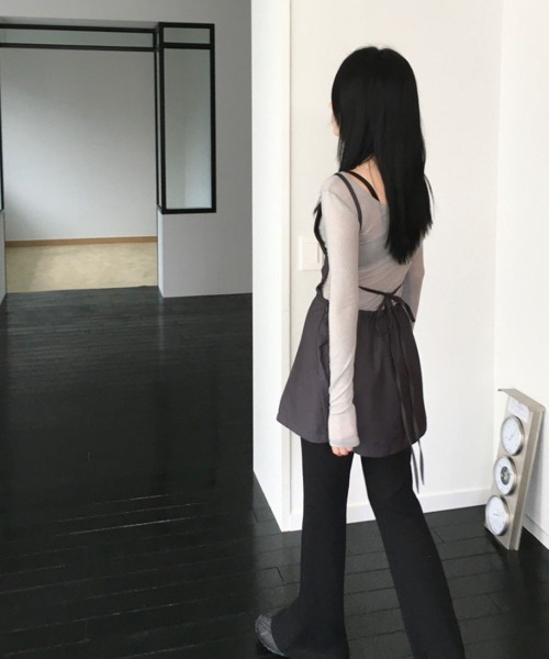 VIVID LADY(ビビッドレディー)の「キャミワンピース レイヤードワンピース プリーツ ミニ 紐付き(ワンピース・レディース・ブラック/チャコールグレー・FREE)」の21枚目の写真
