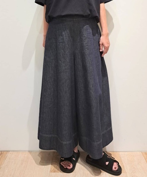 human woman(ヒューマンウーマン)の「◆【3サイズ展開】ライトオンスデニムフレアースカーチョ(デニムスカート・レディース・ブルー/ネイビー・SMALL/LARGE/MEDIUM)」の2枚目の写真