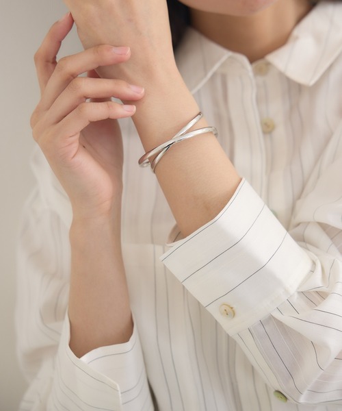 KATHARINE ROSS(キャサリンロス)の「【KATHARINE ROSS】クロスメタルバングル(ブレスレット・レディース・シルバー/ゴールド・MEDIUM)」の11枚目の写真