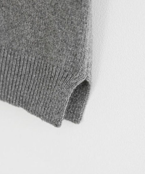 Forcement(フォースメント)の「「重ねるだけでこなれる。毎日頼れるシンプルVネックベスト」シンプルVネックニットベスト(ベスト・レディース・ベージュ/ブラウン/ブラック/グレー・ONESIZE)」の19枚目の写真