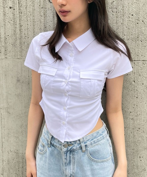 FOREVER 21（フォーエバー トゥエンティーワン）の「【2025SS】コンパクトスリムシャツ（シャツ/ブラウス・レディース・ブラック/ホワイト/グレー・FREE）」の2枚目の写真