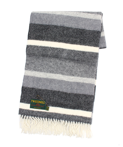 TWEED MILL（ツイードミル）の「TWEED MILL（ツイード ミル）　大判ストール（ストール/ショール・レディース・ライトグレー/ブルー/レッド/ストライプ・FREE）」の4枚目の写真